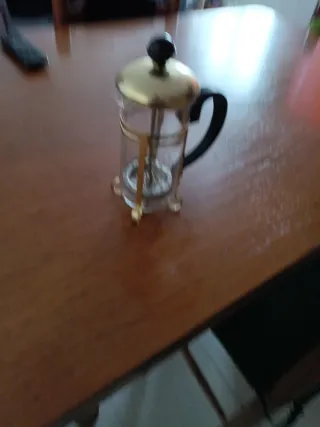 Cafetera Francesa Vidrio y Metal Dorada