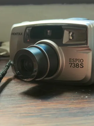 Cámara analógica Pentax Espio 738s + Carrete 35mm.