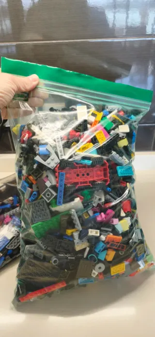 Lego: lotto di pezzi vari, oltre 2 kg