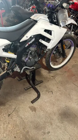 Derbi Senda 2021 Blanca y Morada
