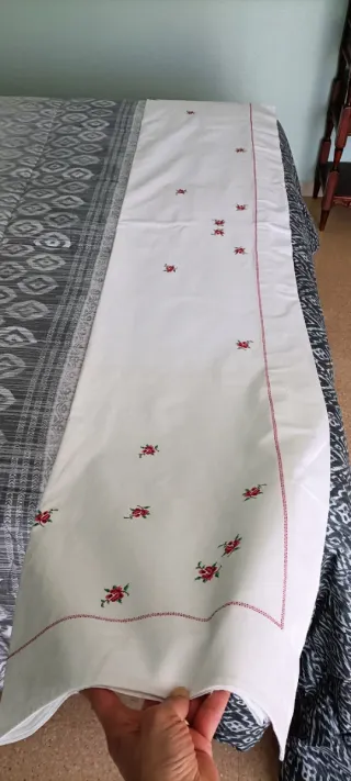 Sábana y Almohadas Antiguas TOLRÀ