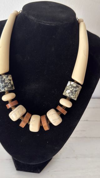 Collar de cuentas de diseño étnico