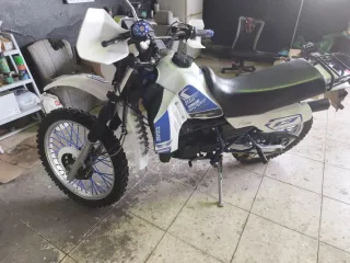 Yamaha DT 80 lc Enduro Blanca y Azul