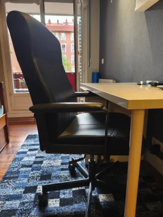 Mesa de escritorio blanca 1.20+ silla negra de est