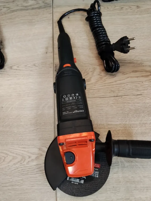 Amoladora angular Dnipro-M GL-125S