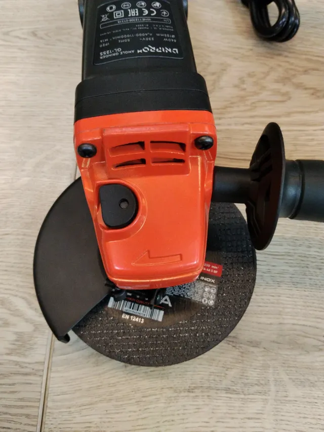 Amoladora angular Dnipro-M GL-125S