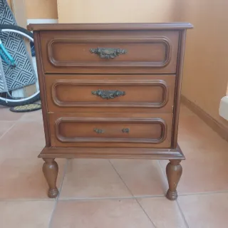 Mesita de noche vintage de madera