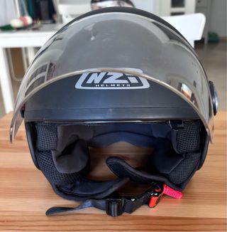 Casco NZI Negro con visera y pantalla oscura