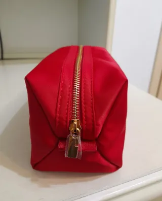 Pochette rossa nuova
