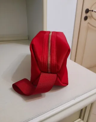 Pochette rossa nuova