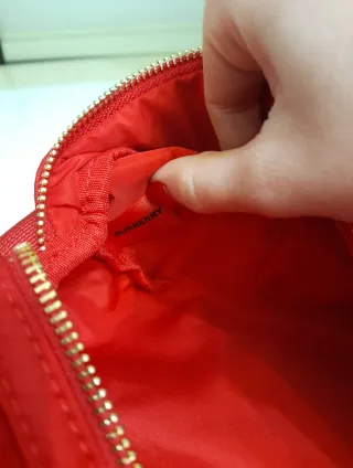 Pochette rossa nuova