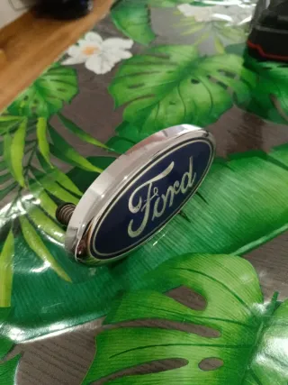 Emblema Ford Focus MK2 Delantero