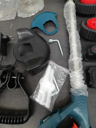 Desbrozadora 21V con ruedas