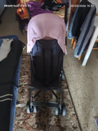 Silla de paseo para bebé rosa y negra
