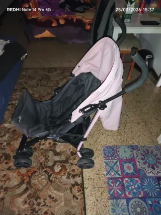 Silla de paseo para bebé rosa y negra