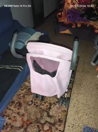 Silla de paseo para bebé rosa y negra