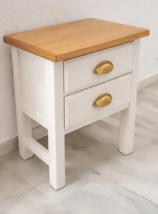 Mesita de noche de madera restaurada nórdica