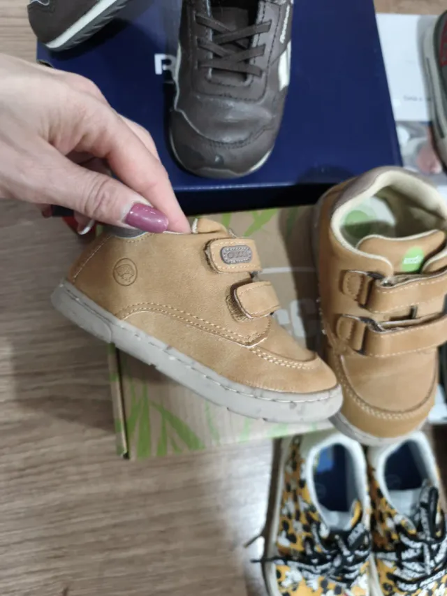 Lote 6 pares zapatos niño talla 23