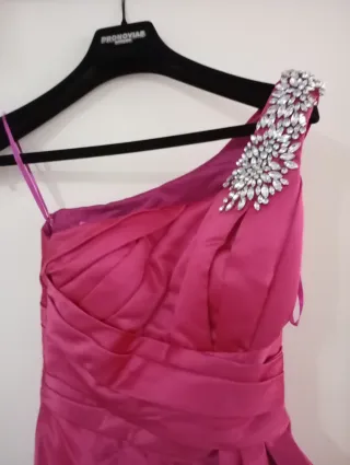Vestido fiesta rosa un hombro