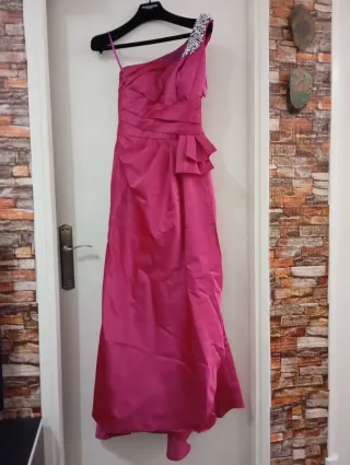 Vestido fiesta rosa un hombro