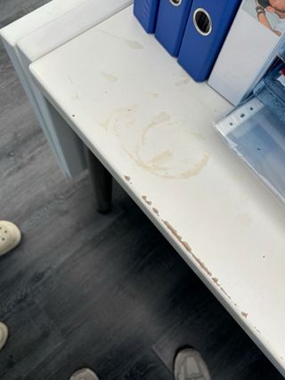 Mostrador de recepción moderno