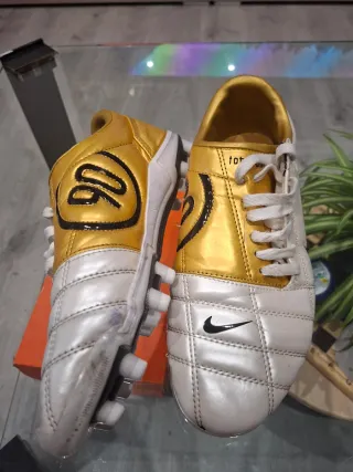 Zapatillas Nike Total 90 Oro y Blanco