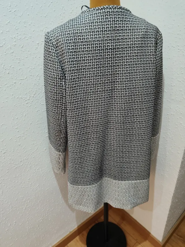 Levita elegante blanco y negro