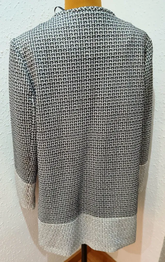 Levita elegante blanco y negro