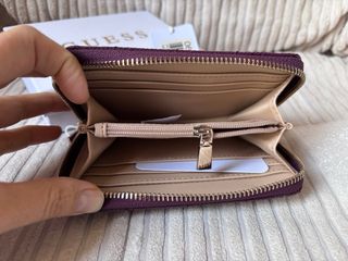 Monedero Guess morado mediano