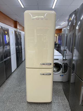 Nevera Smeg Crema