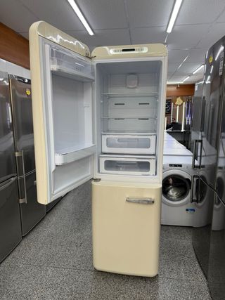 Nevera Smeg Crema