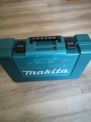Clavadora Makita sin cabeza + Cargador y batería