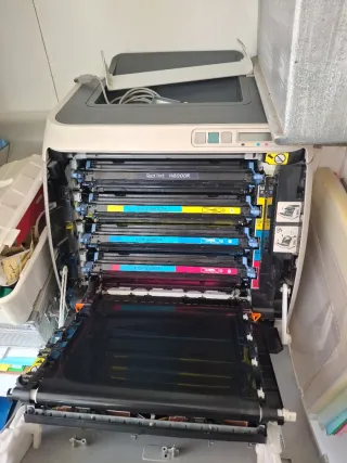 Impresora HP Color LaserJet 2600n + Toner