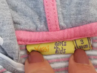 Vestido niña 3 años con capucha.  Yatsi