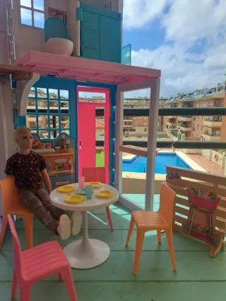 Casa di Barbie con mobili e accessori