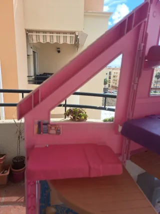 Casa di Barbie con mobili e accessori