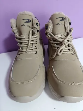 Botas de seguridad beige y negras