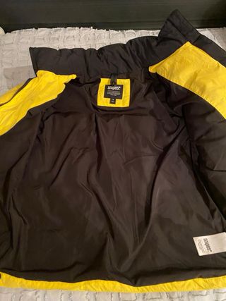 Abrigo Snipes amarillo y negro