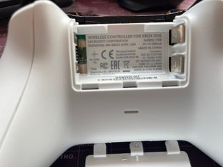 Mando Xbox One X Blanco