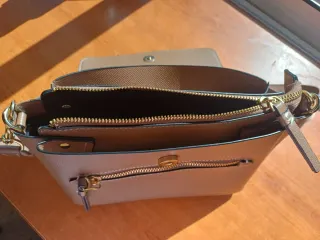 Bolso beig con cremallera dorada