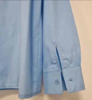 Camisa azul celeste con volantes