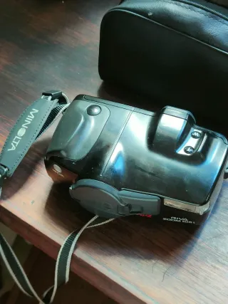 Cámara analógica Minolta Riva Zoom 105i + Carrete