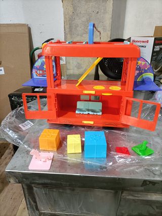 - Peppa Pig PEPPAS 2 IN 1 Party BU