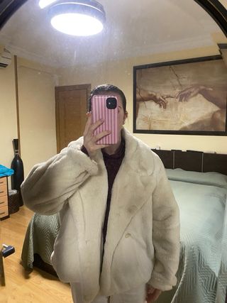 Abrigo pelo Stradivarius beige talla única