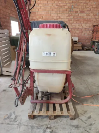 Sulfatadora agrícola con depósito