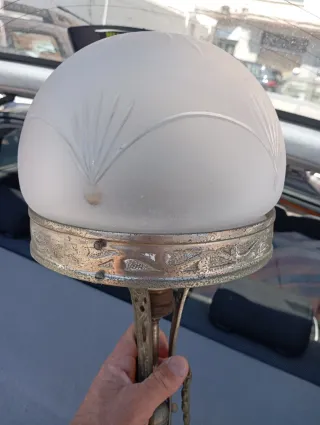 Lámpara de metal y cristal