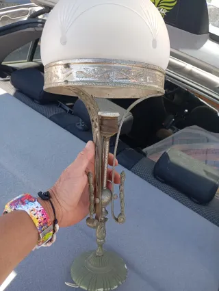 Lámpara de metal y cristal