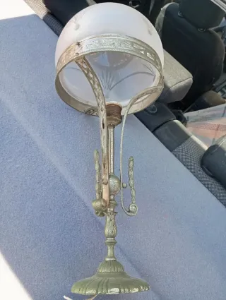 Lámpara de metal y cristal