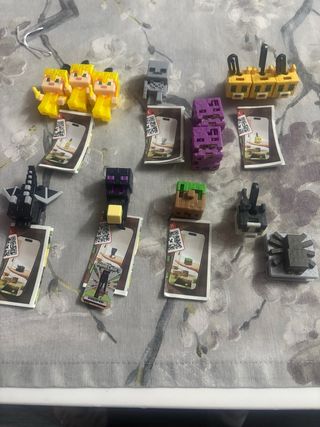 Kinder Joy Minecraft Figuras