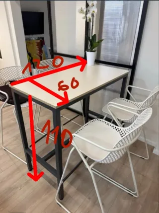 Mesa alta con 4 sillas